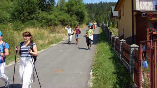 Obraz zawieraj�cy zewn�trzne, drzewo, trawa

Opis wygenerowany automatycznie