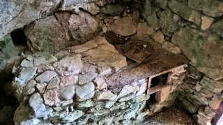 Obraz zawieraj�cy ska�a, kamie�

Opis wygenerowany automatycznie