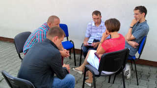 Obraz zawieraj�cy osoba

Opis wygenerowany automatycznie