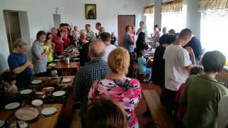 Obraz zawieraj�cy osoba, wewn�trz, �ciana, grupa

Opis wygenerowany automatycznie