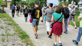 Obraz zawieraj�cy zewn�trzne, osoba, pod�o�e, osoby

Opis wygenerowany automatycznie