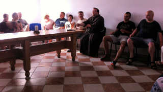 Obraz zawieraj�cy pod�o�e, wewn�trz, osoba, pomieszczenie

Opis wygenerowany automatycznie