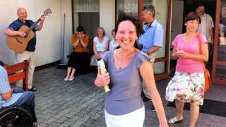 Obraz zawieraj�cy osoba, grupa, rodzina

Opis wygenerowany automatycznie