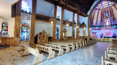 Obraz zawieraj�cy w pomieszczeniu, meble, pod�oga, �ciana

Opis wygenerowany automatycznie