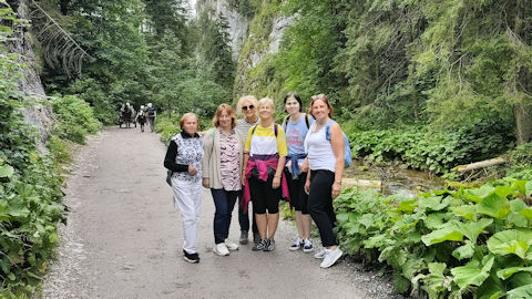 Obraz zawieraj�cy na wolnym powietrzu, ubrania, osoba, ro�lina

Opis wygenerowany automatycznie