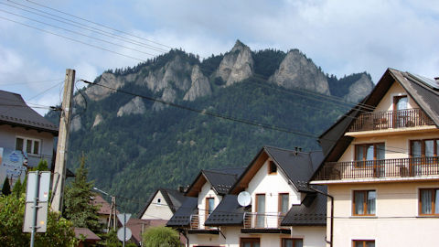 Obraz zawieraj�cy na wolnym powietrzu, niebo, budynek, dom

Opis wygenerowany automatycznie