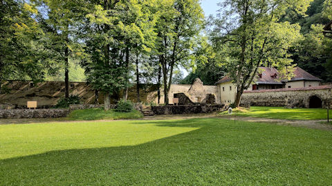 Obraz zawieraj�cy na wolnym powietrzu, ro�lina, trawnik, trawa

Opis wygenerowany automatycznie