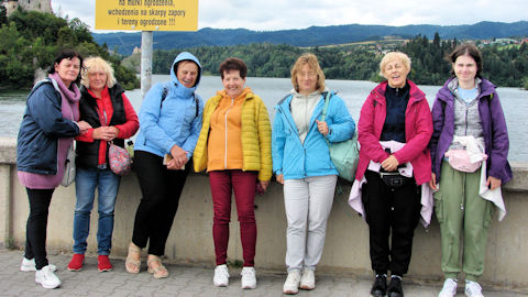 Obraz zawieraj�cy ubrania, osoba, na wolnym powietrzu, obuwie

Opis wygenerowany automatycznie