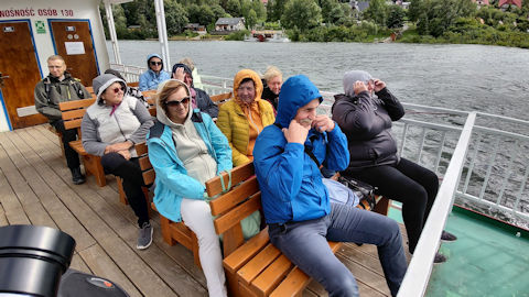 Obraz zawieraj�cy ubrania, na wolnym powietrzu, osoba, ludzie

Opis wygenerowany automatycznie