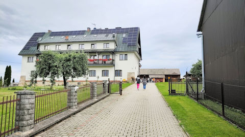 Obraz zawieraj�cy na wolnym powietrzu, niebo, budynek, dom

Opis wygenerowany automatycznie