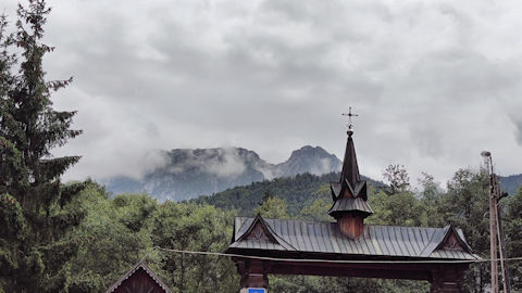 Obraz zawieraj�cy na wolnym powietrzu, chmura, drzewo, niebo

Opis wygenerowany automatycznie