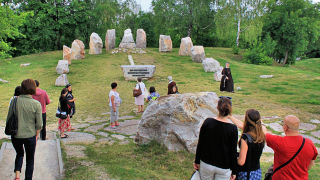 Obraz zawieraj�cy trawa, drzewo, zewn�trzne, osoba

Opis wygenerowany automatycznie