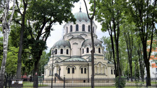 Obraz zawieraj�cy drzewo, zewn�trzne, budynek, park

Opis wygenerowany automatycznie