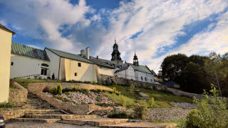 Obraz zawieraj�cy trawa, zewn�trzne, kamie�

Opis wygenerowany automatycznie