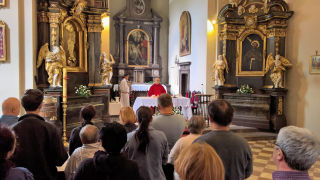 Obraz zawieraj�cy osoba, wewn�trz, osoby, grupa

Opis wygenerowany automatycznie