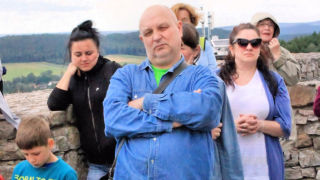 Obraz zawieraj�cy osoba, niebo, zewn�trzne

Opis wygenerowany automatycznie