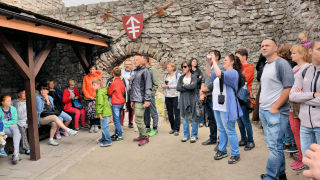 Obraz zawieraj�cy osoba, pod�o�e, zewn�trzne, grupa

Opis wygenerowany automatycznie