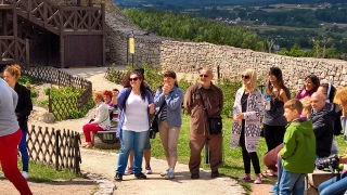 Obraz zawieraj�cy osoba, zewn�trzne, pod�o�e, grupa

Opis wygenerowany automatycznie