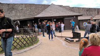 Obraz zawieraj�cy pod�o�e, osoba, zewn�trzne

Opis wygenerowany automatycznie