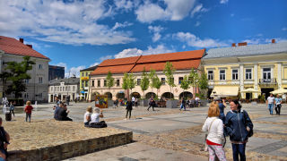 Obraz zawieraj�cy niebo, zewn�trzne, budynek, pod�o�e

Opis wygenerowany automatycznie