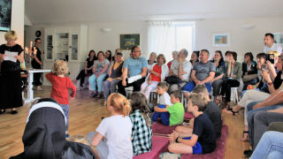 Obraz zawieraj�cy osoba, wewn�trz, osoby, scena

Opis wygenerowany automatycznie