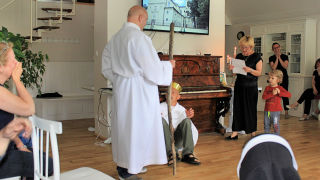 Obraz zawieraj�cy wewn�trz, pod�o�e, �ciana, osoba

Opis wygenerowany automatycznie