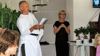 Obraz zawieraj�cy wewn�trz, osoba, �ciana

Opis wygenerowany automatycznie