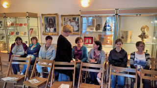 Obraz zawieraj�cy wewn�trz, �ciana, pod�o�e, osoba

Opis wygenerowany automatycznie