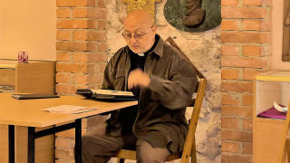 Obraz zawieraj�cy tekst, st�, st� w jadalni

Opis wygenerowany automatycznie