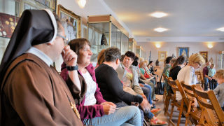 Obraz zawieraj�cy osoba, wewn�trz, sufit

Opis wygenerowany automatycznie