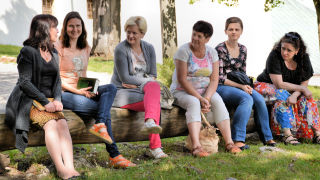 Obraz zawieraj�cy trawa, osoba, zewn�trzne, osoby

Opis wygenerowany automatycznie