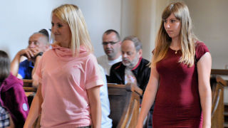 Obraz zawieraj�cy osoba, wewn�trz, kobieta

Opis wygenerowany automatycznie