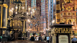 Obraz zawieraj�cy tekst, o�tarz, miejsce kultu

Opis wygenerowany automatycznie