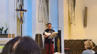 Obraz zawieraj�cy osoba, wewn�trz

Opis wygenerowany automatycznie