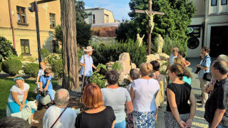 Obraz zawieraj�cy osoba, zewn�trzne, osoby, grupa

Opis wygenerowany automatycznie