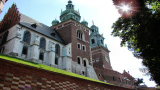 Obraz zawieraj�cy drzewo, zewn�trzne, budynek, ceg�a

Opis wygenerowany automatycznie