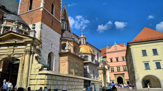 Obraz zawieraj�cy budynek, zewn�trzne

Opis wygenerowany automatycznie