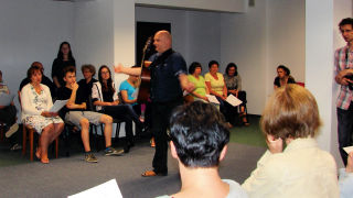 Obraz zawieraj�cy osoba, wewn�trz, osoby, grupa

Opis wygenerowany automatycznie