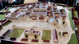 Obraz zawieraj�cy tekst, st�, wewn�trz, po�ciel

Opis wygenerowany automatycznie