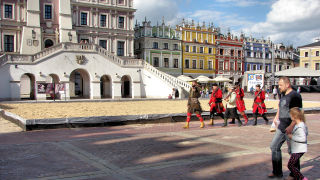 Obraz zawieraj�cy budynek, zewn�trzne, droga, budynek administracji publicznej

Opis wygenerowany automatycznie