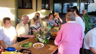 Obraz zawieraj�cy osoba, osoby, grupa, st�

Opis wygenerowany automatycznie