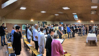 Obraz zawieraj�cy sufit, wewn�trz, pod�o�e, lotnisko

Opis wygenerowany automatycznie