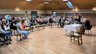 Obraz zawieraj�cy wewn�trz, pod�o�e, sufit, pomieszczenie

Opis wygenerowany automatycznie