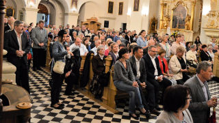 Obraz zawieraj�cy osoba, osoby, t�um, grupa

Opis wygenerowany automatycznie