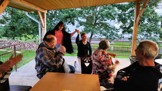 Obraz zawieraj�cy ubrania, osoba, drzewo, kobieta

Zawarto�� wygenerowana przez AI mo�e by� niepoprawna.