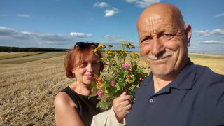 Obraz zawieraj�cy osoba, niebo, na wolnym powietrzu, ubrania

Zawarto�� wygenerowana przez AI mo�e by� niepoprawna.