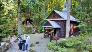 Obraz zawieraj�cy na wolnym powietrzu, drzewo, ro�lina, dom

Zawarto�� wygenerowana przez AI mo�e by� niepoprawna.