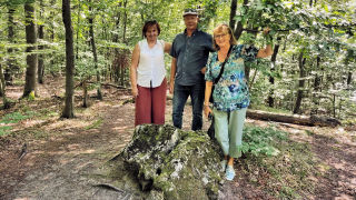 Obraz zawieraj�cy na wolnym powietrzu, ubrania, osoba, drzewo

Zawarto�� wygenerowana przez AI mo�e by� niepoprawna.