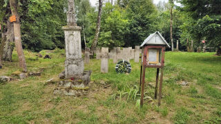 Obraz zawieraj�cy na wolnym powietrzu, drzewo, trawa, gr�b

Zawarto�� wygenerowana przez AI mo�e by� niepoprawna.