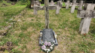 Obraz zawieraj�cy gr�b, cmentarz, na wolnym powietrzu, pogrzeb

Zawarto�� wygenerowana przez AI mo�e by� niepoprawna.